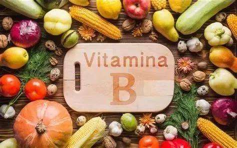 Kakšno je razmerje med vitaminom B9 in folno kislino?